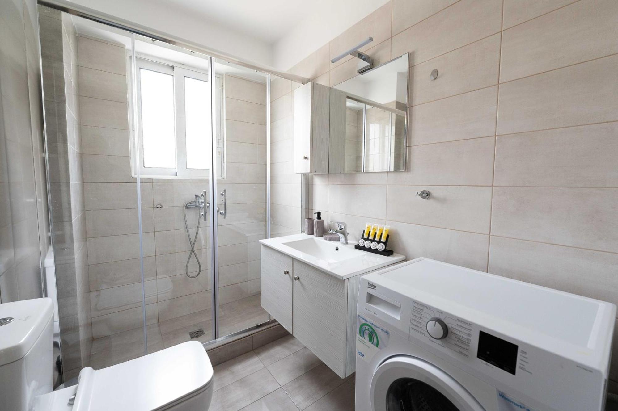 Modern Spacious Apartment Located In Piraeus Luaran gambar